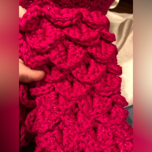 Crochet Dragon Scale Fingerless Mittens - Red Heart Metallics Fuchsia - Picture 16 of 16